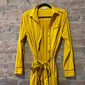 Formal French dress (M).